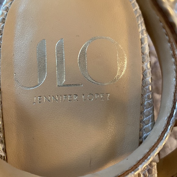 Jennifer Lopez gold sandal - Picture 5 of 6